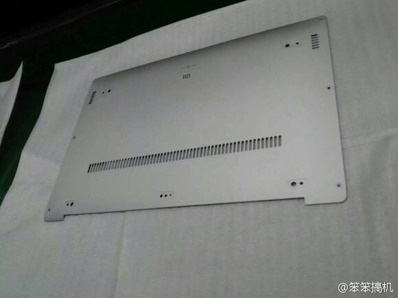 小米筆記本？看樣子面板是鋁模具